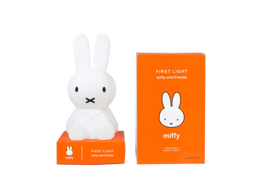 Veilleuse bébé - First Light - Lapin Miffy - Mr Maria - Cette Veilleuse bébé lapin Miffy est rechargeable par USB, mobile et très douce. La douceur et la lumière chaleureuse de la lampe rechargeable accompagnent les enfants toutes les nuits.