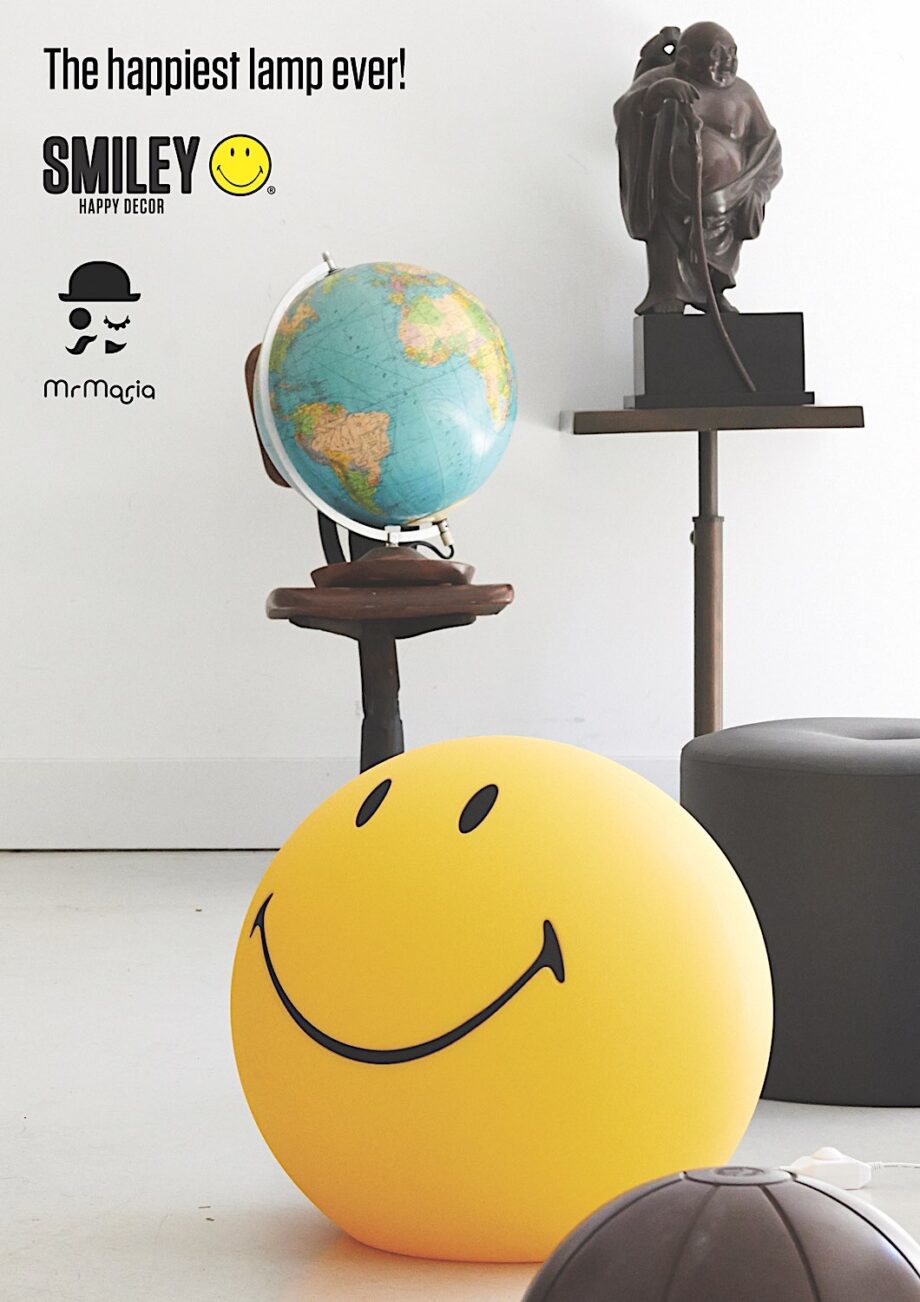 Smiley Lampe - Mr Maria - L'emblématique Smiley éclaire, avec sa lumière chaude, la chambre de vos enfants ou de votre ado. Particulièrement rétro et 'Peace&Love'.