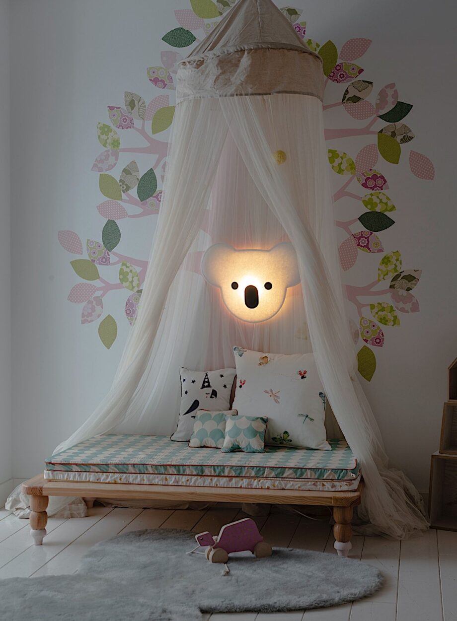 Applique chambre enfant - Koala - Buokids - Voici un nouvel animal de compagnie exotique qui illumine la chambre de vos enfants.